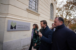 Casado no se aclara unas veces dice que est&aacute;n "todos unidos" y otras veces que hay una solista suelta