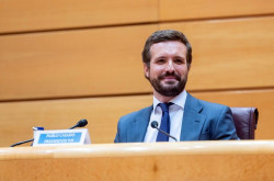 Casado rechaza la "sectaria" Ley de Vivienda del Gobierno y subraya que "ataca la propiedad privada"