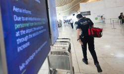 Casi 2.200 pasajeros perdieron ayer sus vuelos de Iberia a causa de la huelga en los controles de Barajas