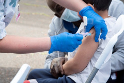  Casi el 91 por ciento de la poblaci&oacute;n espa&ntilde;ola ha recibido la pauta completa de vacunaci&oacute;n contra la COVID-19