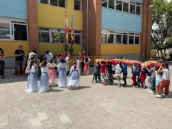 China env&iacute;a  300 peluches de osos panda para ni&ntilde;os de un colegio de Sedav&iacute; afectado por la dana