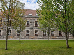 Comienza el juicio contra un acusado de entrar en la vivienda del novio de su expareja y amenazar con matarles