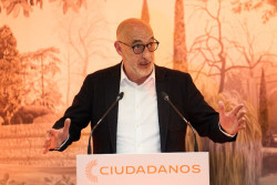 Cs ve al PP "capaz" de darle la Presidencia de Cantabria a Revilla