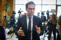 Cuerpo defiende una UE de "mano tendida" ante la pol&iacute;tica arancelaria que las bolsas ven "muy da&ntilde;ina"