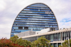 De partirse de risa S&aacute;nchez anuncia una consulta p&uacute;blica sobre la OPA de BBVA a Banco Sabadel y no la hace sobre la Amnistia a los golpistas catalanes l