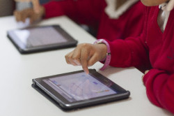 Educaci&oacute;n publica la resoluci&oacute;n que limita el uso de tablets y ordenadores en la ense&ntilde;anza asturiana