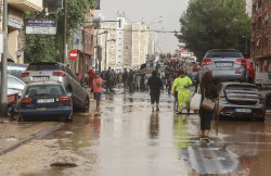 Efectivos de todas las unidades de UME contin&uacute;an en Valencia labores de evacuaci&oacute;n y b&uacute;squeda de desaparecidos