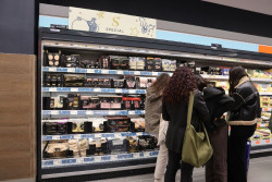 El 74% de las familias espa&ntilde;olas destinar&aacute; m&aacute;s de 100 euros a comidas o cenas navide&ntilde;as