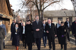 El 80 aniversario de la liberaci&oacute;n de Auschwitz re&uacute;ne a m&aacute;s de una veintena de jefes de Estado, incluidos los Reyes