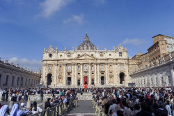 El acceso a la Plaza de San Pedro del Vaticano se cerrar&aacute; hoy a las 17.00 horas y la capilla ardiente a las 19.00