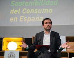 El comunista Garz&oacute;n, el del chulet&oacute;n, defiende el proyecto de su compa&ntilde;era, la tambi&eacute;n comunista,  Yolanda D&iacute;az, que nadie conoce, salvo que ser&aacute; comunista