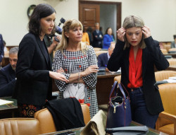 El Congreso aprueba en comisi&oacute;n la reforma socialista del s&iacute; es s&iacute; con apoyo de PP y el `no` de Podemos