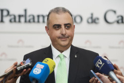 El consejero de Fomento, Roberto Media preocupado de que  el nuevo ministro de Transportes  cumpla los compromisos con Cantabria