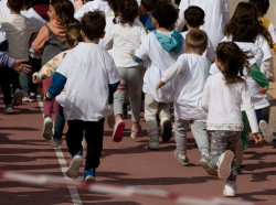 El curso escolar 2025/2026 costar&aacute; a las familias 2.390 euros de media por hijo, seg&uacute;n un estudio de OCU