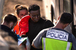 El desastre en la llegada de inmigrantes lo denuncia hasta la propia polic&iacute;a