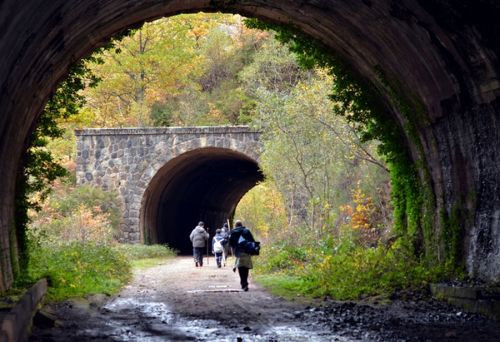 El documental del cántabro Zubelzu sobre el túnel de La Engaña obtiene una mención de excelencia en el Delhi Film Festival