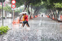 El fin de semana estar&aacute; pasado por agua en casi toda Espa&ntilde;a y las temperaturas bajan el domingo, tambi&eacute;n en el sur