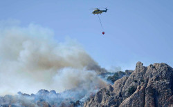 El fuego se ceba con Le&oacute;n, donde preocupa el avance del de Las M&eacute;dudas, y vuelve a impactar en Tarifa (C&aacute;diz)