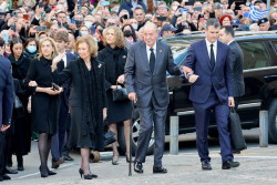 El funeral de Constantino vuelve a reunir en p&uacute;blico a Felipe VI con el Rey em&eacute;rito, las infantas y sus sobrinos