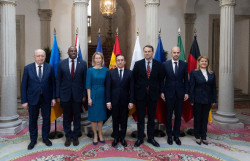 El G5+ pide a Putin que acepte el alto el fuego que avala ya Zelenski y le afea sus "t&aacute;cticas dilatorias"