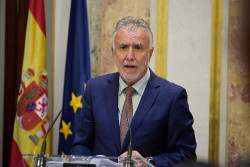 El Gobierno plantear&aacute; el reparto de menores migrantes solos a las CC.AA en una reuni&oacute;n en pr&oacute;ximas semanas en Canarias