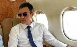 El Gobierno social comunista carga contra la Monarquia  y Sanchez no prestar&aacute; su avi&oacute;n al Rey 