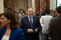 El Gobierno ve a &Aacute;balos enfadado con S&aacute;nchez y el PSOE por no haberle defendido, pero evita se&ntilde;alarle como filtrador