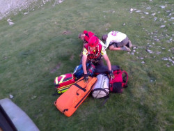 El helic&oacute;ptero  de Cantabria rescata en Asturias a dos senderistas deshidratados