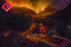 El incendio de Vall d`Ebo deja nuevos desalojos de viviendas durante la noche y 3.500 Ha calcinadas