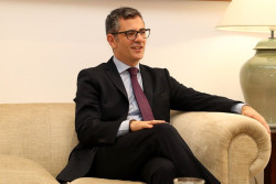 El inteligente ministro Bola&ntilde;os pide a la banca y energ&eacute;ticas que se sacrifiquen cu&aacute;ndo es un impuesto que pagaran  los ciudadanos-clientes 