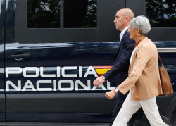 El juez de la AN proh&iacute;be a Rubiales comunicarse con Jenni Hermoso y acuerda orden de alejamiento de 200 metros
