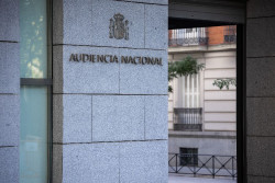 El juez que investiga el atentado de ETA en Sang&uuml;esa imputa al exjefe de la banda `Ata` y otros tres etarras