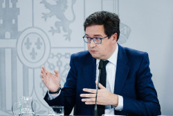 El ministro &Oacute;scar L&oacute;pez conf&iacute;a en sacar  los PGES para 2026 arrodill&aacute;ndose ante Puigdemont