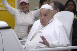  El obispo de Santander muestra su "sorpresa, desconcierto y mucha tristeza" ante la muerte del Papa Francisco