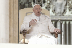El Papa dice a Whoopi Goldberg o Jimmy Fallon que "no es blasfemia" re&iacute;rse de Dios pero pide no ofender a los creyentes