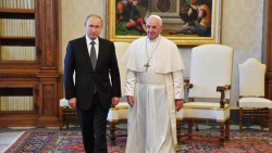 El Papa dice que "la Tierra arde" y el capitalismo "mata"