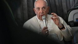 El Papa, en el avi&oacute;n: "El Mediterr&aacute;neo es un cementerio pero el cementerio m&aacute;s grande es el norte de &Aacute;frica"