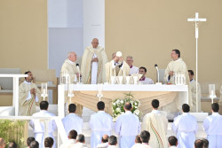 El Papa expresa un "gran dolor" por su "querida Ucrania" que "sigue sufriendo tanto" por la guerra