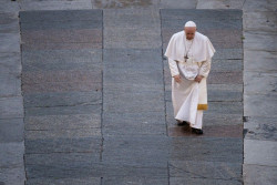 El Papa sigue con su reviosismo y va a  Canad&aacute; a pedir perd&oacute;n olvidando que cada etapa hist&oacute;rica tiene su -circunstancia-