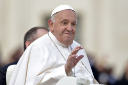 El Papa sufre una neumon&iacute;a bilateral y sigue presentando un cuadro cl&iacute;nico "complejo"