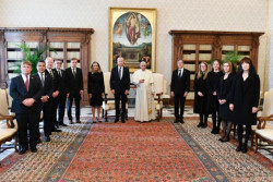 El Papa y Biden se re&uacute;nen en el Vaticano  durante 90 minutos en un encuentro previo al G-20