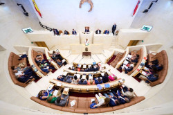 El Parlamento de Cantabria pide al Gobierno central recuperar el descuento de los 20 c&eacute;ntimos en el combustible