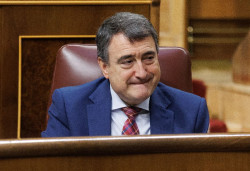 El PNV que ve que se le acaba el chupete que tenia con S&aacute;nchez  avisa a Feij&oacute;o y ya pregunta por lo "suyo" 