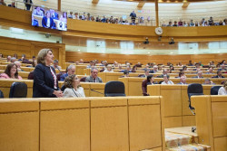 El PP acusa a Ribera de ser "m&aacute;s de fango que de agua" y la ministra responde: "No ha habido guerra del agua"