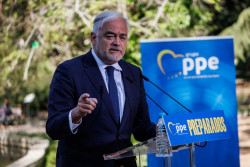 El PP avisa de "humillantes consecuencias" por el paso de Argelia y pide a S&aacute;nchez aclarar si influy&oacute; lo robado de m&oacute;vil
