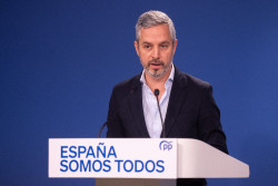 El PP contrapone la imputaci&oacute;n de Montoro con la corrupci&oacute;n del PSOE: Aqu&iacute; no hay "prostitutas" o "colocaci&oacute;n de amigas"