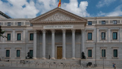 El PP pide al PSOE que retire la reforma de la Ley de Extranjer&iacute;a y Vox y Junts se mantienen en el "no"