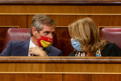 El PP,Casado, dice que Ma&ntilde;ueco tiene "manos libres" para pactar en CyL  menos con Vox, directos a nuevas elecciones