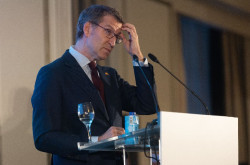 El PPE respalda a Feij&oacute;o en su queja por el "asalto" de S&aacute;nchez al TC y lo denuncian por carta a la Comisi&oacute;n Europea
