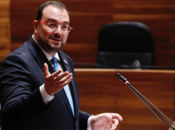 El presidente de Asturias pide bajarse los pantalones ante Puigdemont y darle la amnist&iacute;a